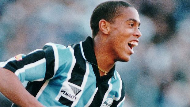 Ronaldinho Gaúcho atuando pelo Grêmio