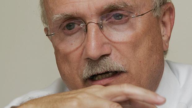 Ex-ministro da Justiça negocia saída do PMDB