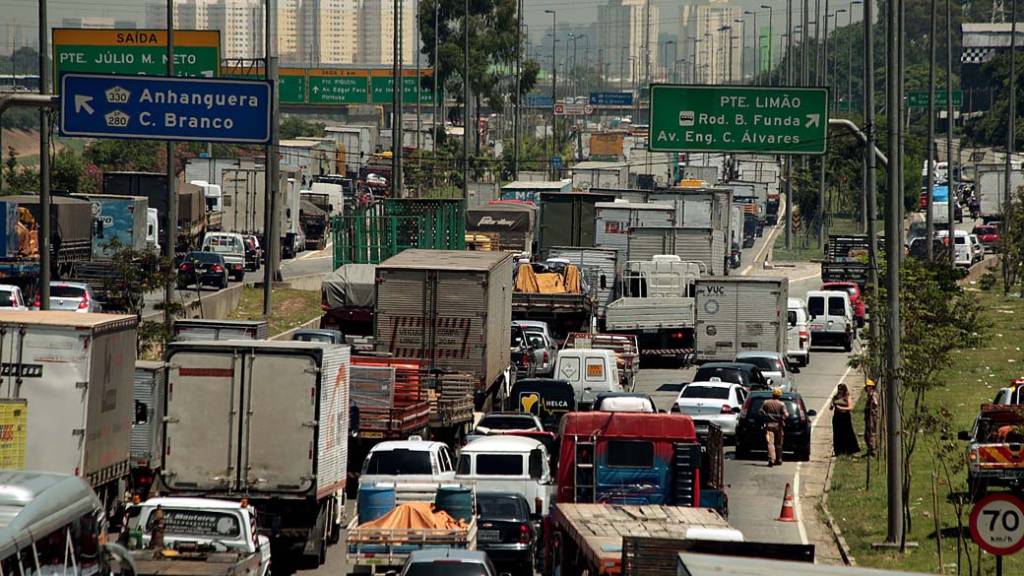 Governo de SP isentará de IPVA veículos que poluírem menos