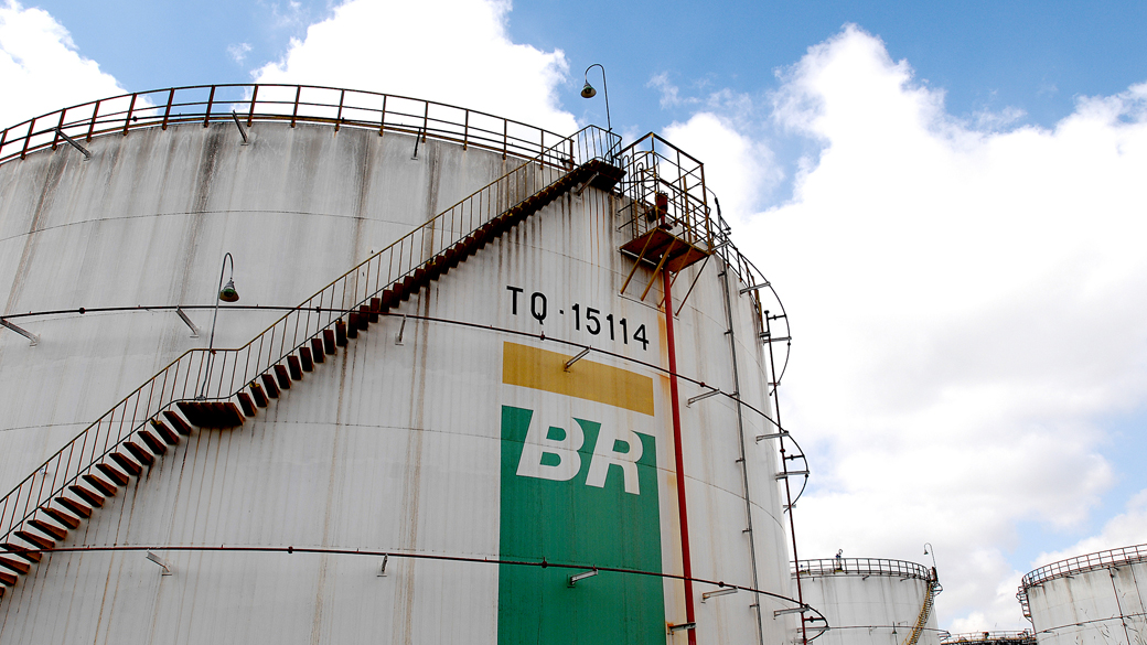 Cláusula em contrato de compra da refinaria de Pasadena entre Petrobras e empresa belga pode ter ampliado prejuízo em US$ 85 mi