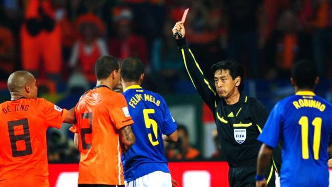 yuichi-nishimura-brasil-e-holanda-2010-original.jpeg Em 2010, brasileiro Felipe Melo deu um pisão em Robben e foi expulso por Nishimura