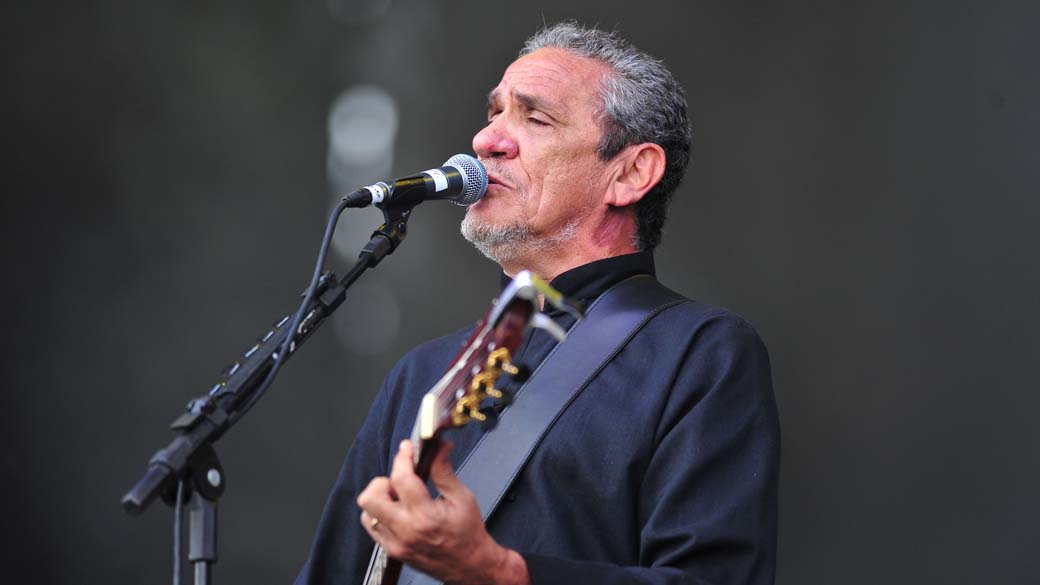 Zé Ramalho durante show no palco Energia & Consciência, no segundo dia do festival SWU em Paulínia, em 13/11/2011