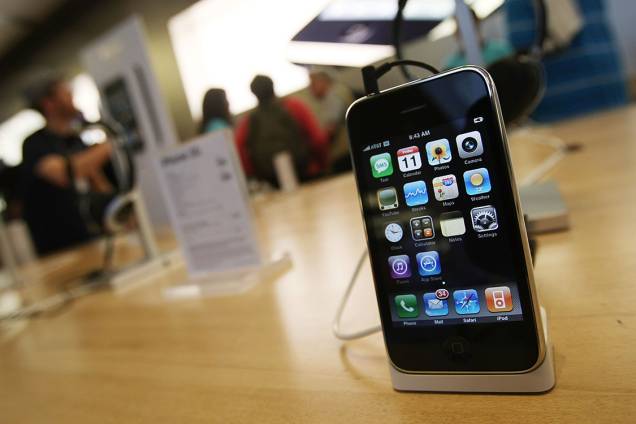iPhone 3G, o segundo da geração é visto em uma loja da Apple em Nova York, em 2008 iPhone 3G, o segundo da geração é visto em uma loja da Apple em Nova York, em 2008