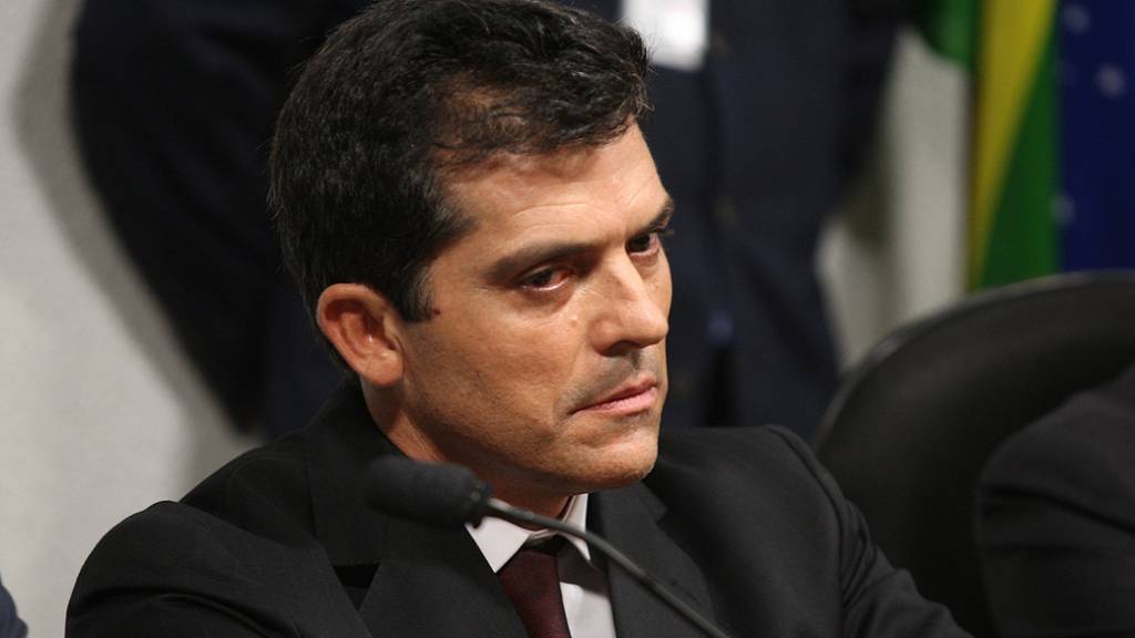 Em prisão domiciliar, Fernando Cavendish evita os vizinhos