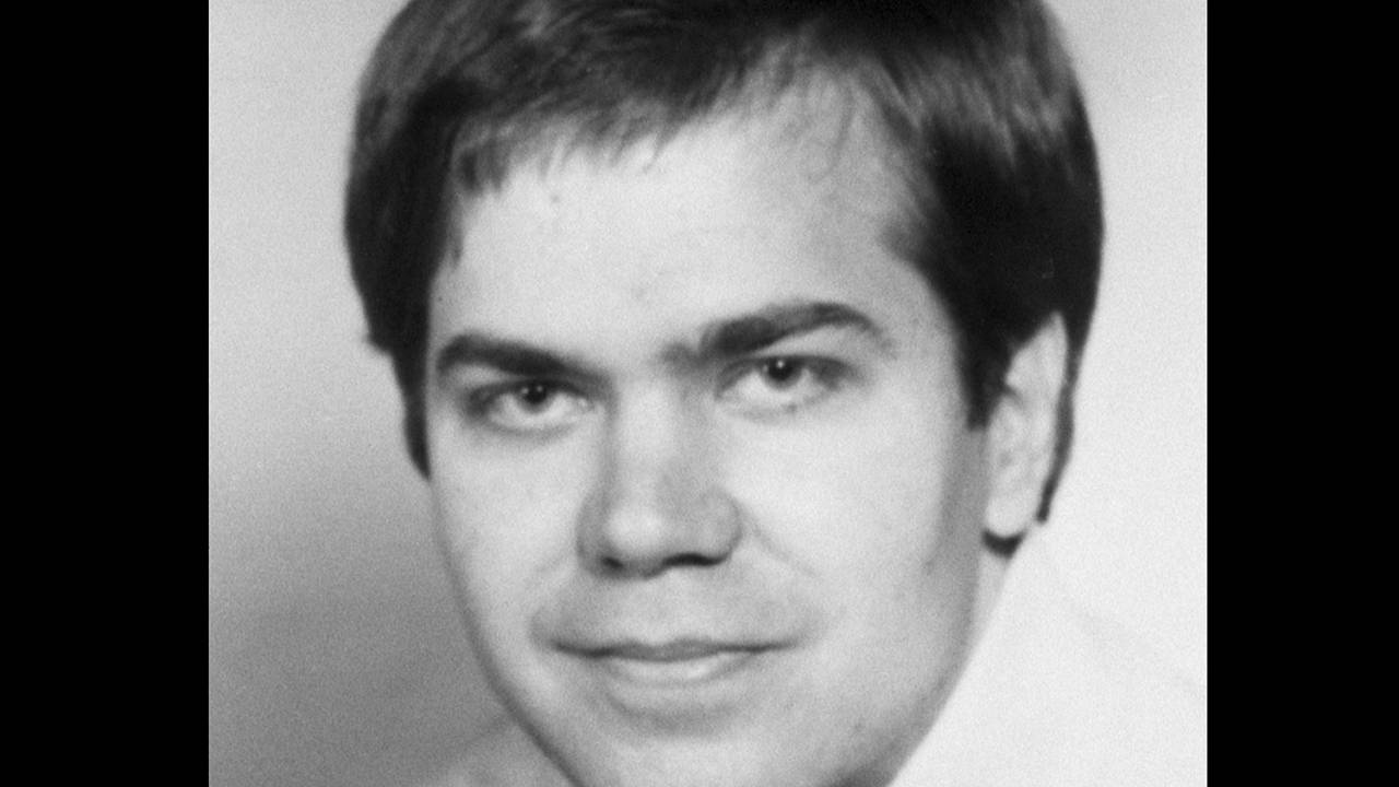 Retrato de John Hinckley Jr, responsável pela tentativa de assassinato do então presidente dos EUA, Ronald Reagan - 16/09/1982