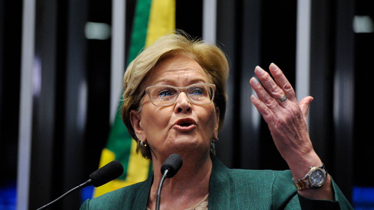 A senadora Ana Amélia(PP-RS) durante sessão deliberativa extraordinária para votar a Denúncia 1/2016, que trata do julgamento do processo de impeachment da presidente afastada Dilma Rousseff por suposto crime de responsabilidade - 31/08/2016