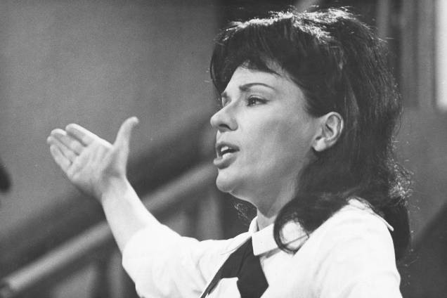 A atriz e cantora Bibi Ferreira na peça "My Fair Lady" - 16/06/1965 A atriz e cantora Bibi Ferreira na peça "My Fair Lady" - 16/06/1965