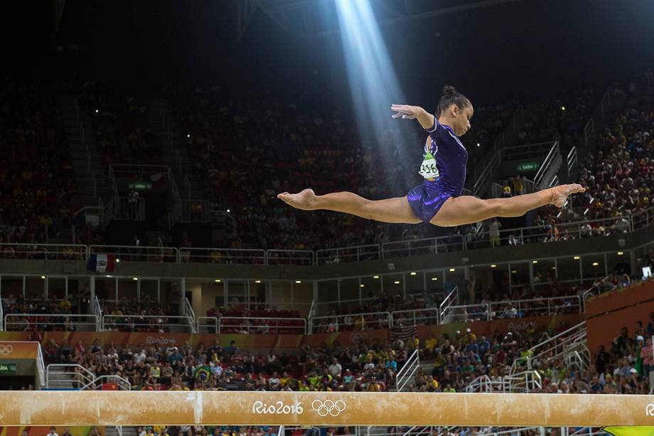 A ginasta Flávia Saraiva durante a final na trave, nos Jogos Olímpicos Rio 2016