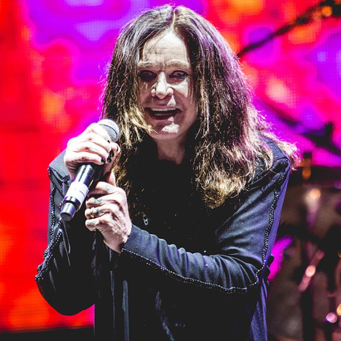 Padre mineiro surpreende ao rezar missa para Ozzy Osbourne