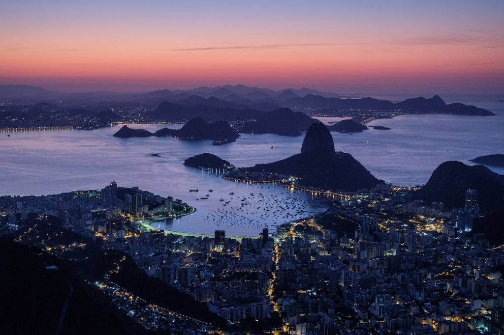 Baía de Guanabara deixou de receber cinco bilhões de litros de esgoto por mês