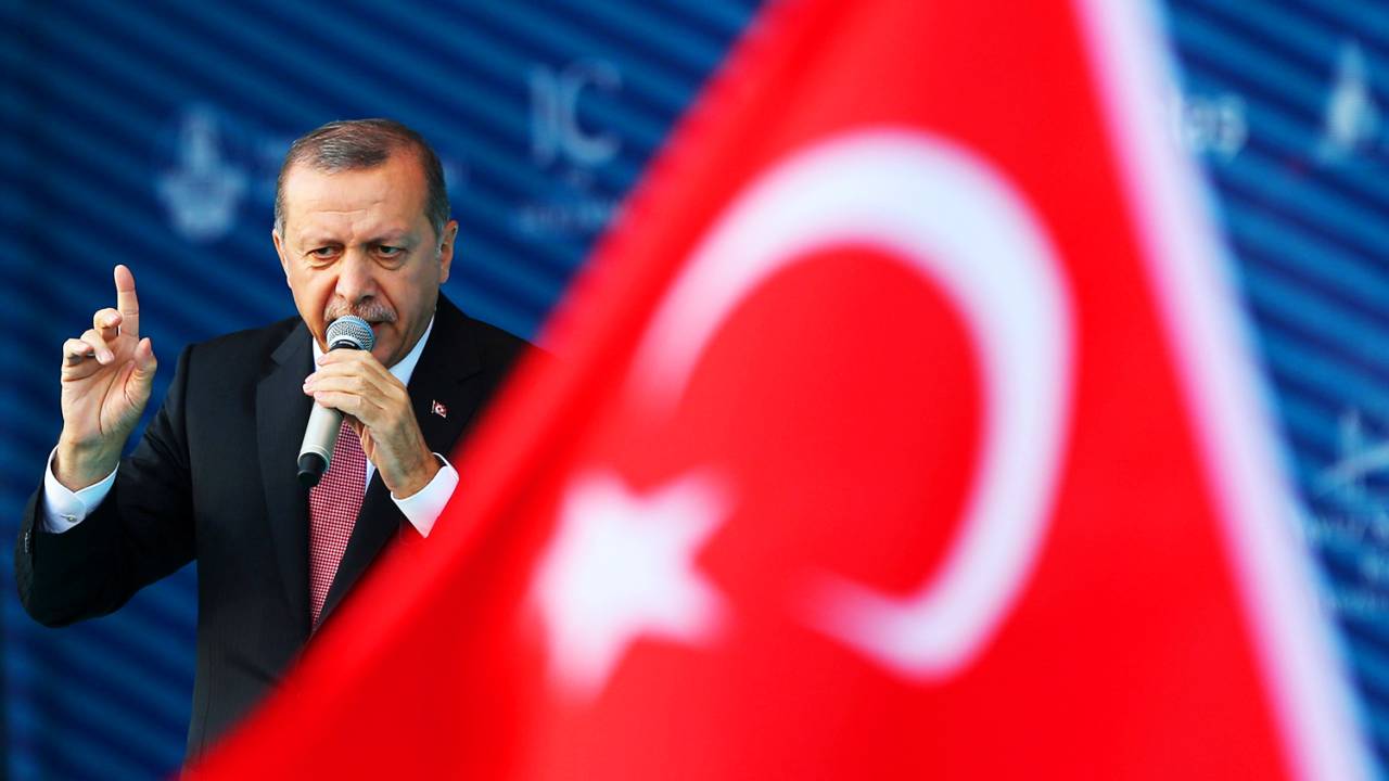 O presidente da Turquia, Tayyip Erdogan, discursa durante cerimônia de inauguração da Ponte Yavuz Sultan Selim, em Istambul - 26/08/2016