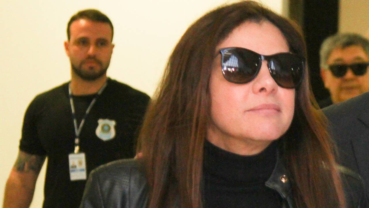 João Santana e Mônica Moura deixam a carceragem da policia federal em Curitiba na tarde desta segunda-feira (01) depois de pagamento de fiança de mais de 31 milhões de reais