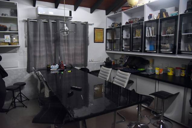 Sala de jantar da cela de prisão do traficante Jarvis Chimenes, em Assunção, no Paraguai Sala de jantar da cela de prisão do traficante Jarvis Chimenes, em Assunção, no Paraguai