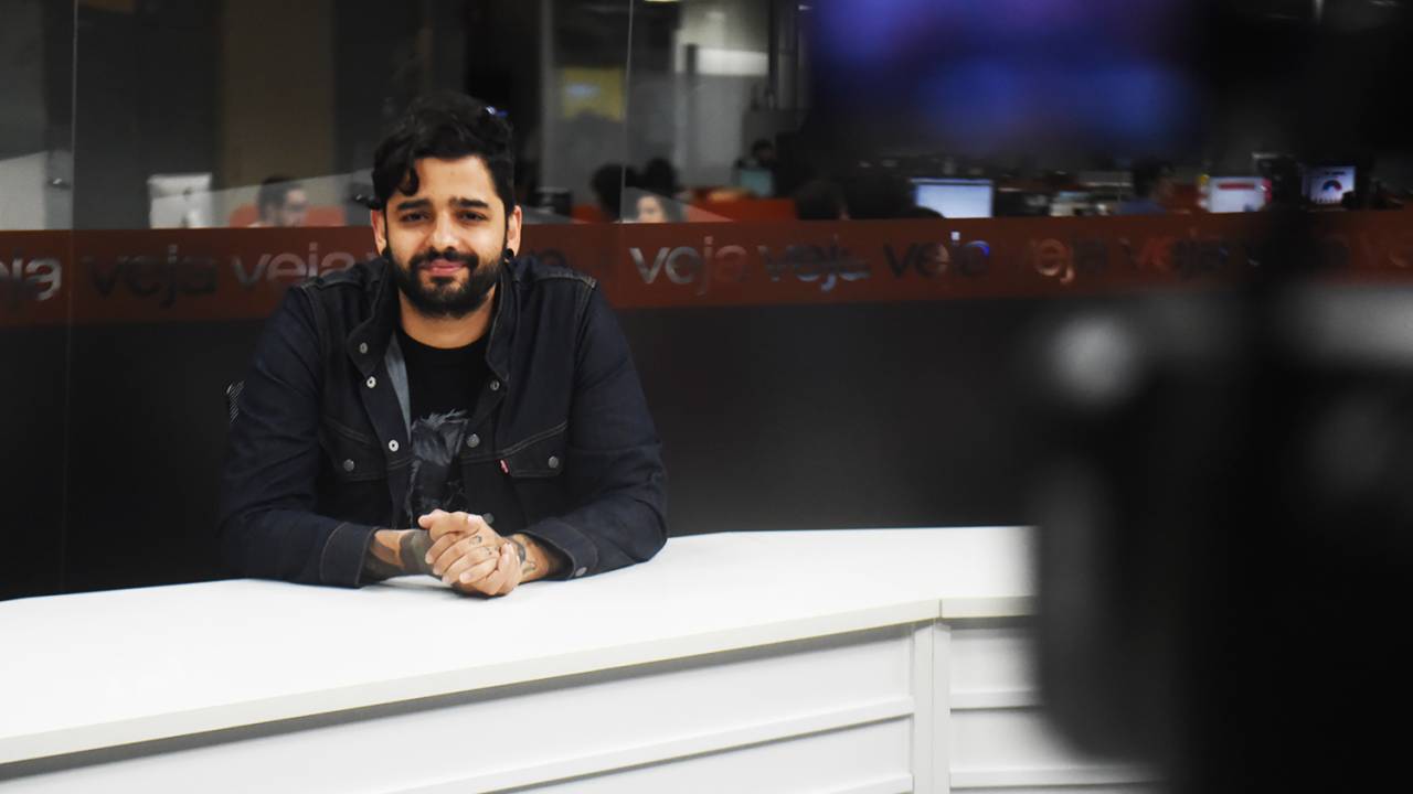 TVeja com Lucas Silveira, da banda Fresno