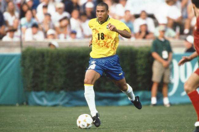 O jogador Ronaldo durante jogo contra Portugal, em partida válida pela disputa da medalha de bronze dos Jogos Olímpicos de Atlanta - 02/08/1996