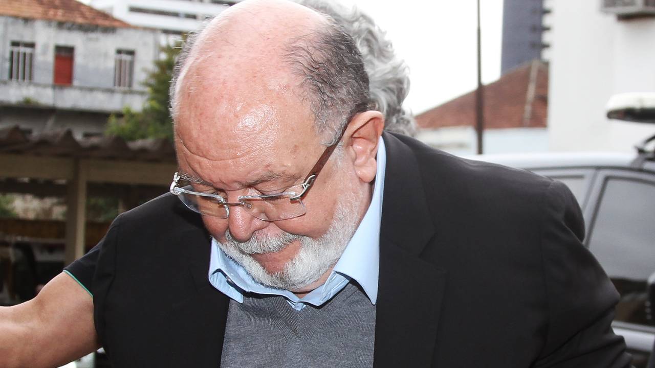 Léo Pinheiro, executivo da OAS, é preso pela Polícia Federal durante operação Greenfield e faz exame de corpo delito no IML de Curitiba