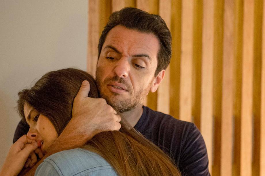 Rodrigo Lombardi e Camila Queiroz na novela "Verdades Secretas"