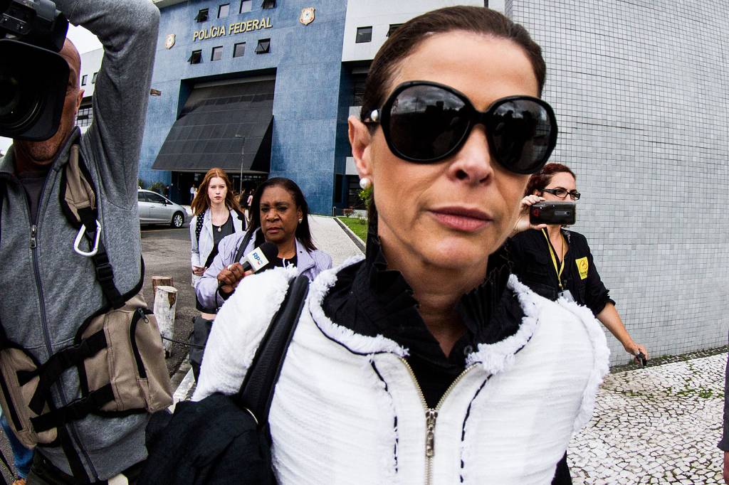 Lava Jato cobra multa da esposa de Eduardo Cunha sob ameaça de prisão