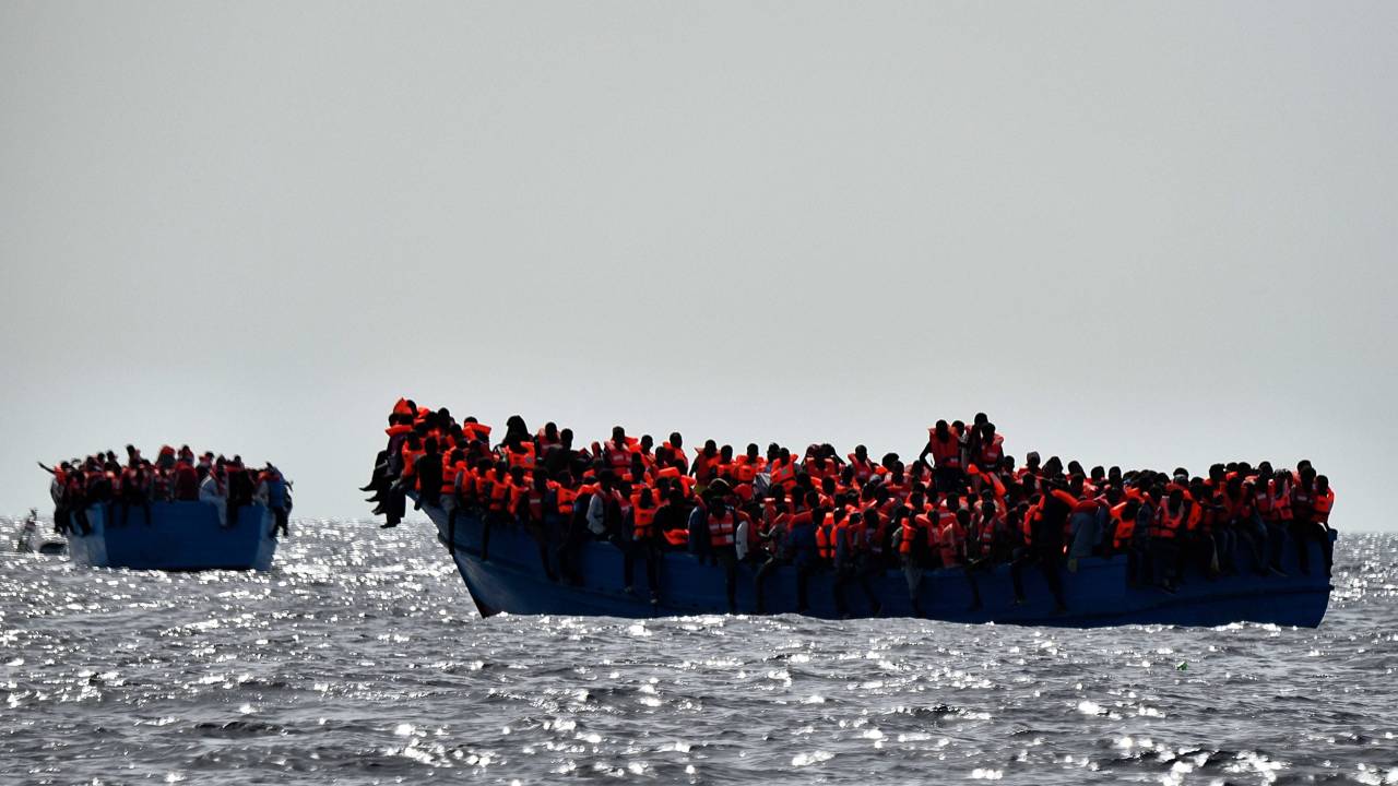 Resgate de imigrantes no Mediterrâneo