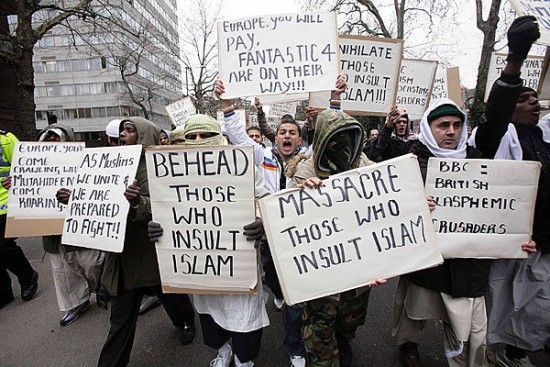 behead-those-who-insult-islam-e1421494755125