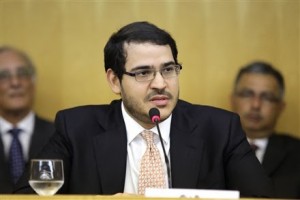 'T&ocirc; mandando o Bessias com o papel'