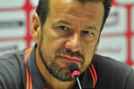 Em vez de choque de competência, CBF decide dar um choque de testosterona bronca na Seleção: Dunga deve ser anunciado como técnico na terça. Ou: Ele foi conviva de Dilma no Maracanã e fez a presidente rir até as lágrimas…