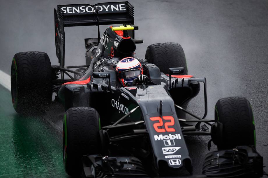 O piloto Jenson Button, da equipe McLaren, durante o Grande Prêmio do Brasil de Fórmula 1, realizado no Autódromo de Interlagos - 13/11/2016