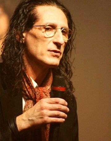A arte brasileira é dependente do crack fornecido pelo estado. Ou: Uma questão envolvendo Gerald Thomas e Zé Celso. Ou ainda: Vamos privatizar Zé Celso!