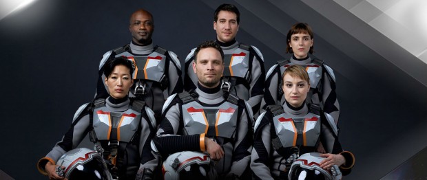(E-D, primeira fila) Hana Seung (Jihae Kim), Ben Sawyer (Ben Cotton), Marta Kamen (Anamaria Marinca). (E-D, segunda fila) Robert Foucault (Sammi Rotibi), Javier Delgado (Alberto Ammann) e Amelie Durand (Clementine Poidatz). (Foto: NatGeo/Divulgação)