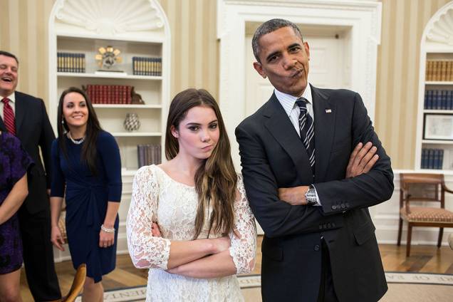 Barack Obama pediu para que a ginasta McKayla Maroney recriasse uma famosa foto com a mesma expressão antes de ir embora - 12/11/2015 Barack Obama pediu para que a ginasta McKayla Maroney recriasse uma famosa foto com a mesma expressão antes de ir embora - 12/11/2015