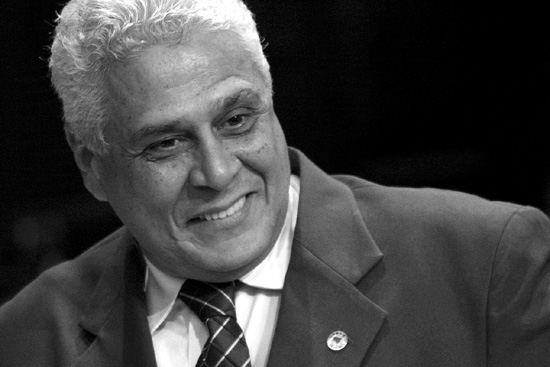 Roberto Dinamite aparece com saúde debilitada e preocupa fãs