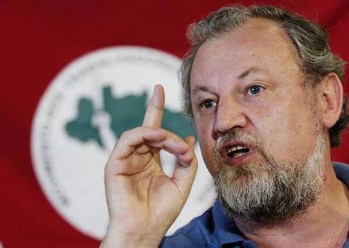 Stedile precisa reprisar no campo o que Boulos fez na praia