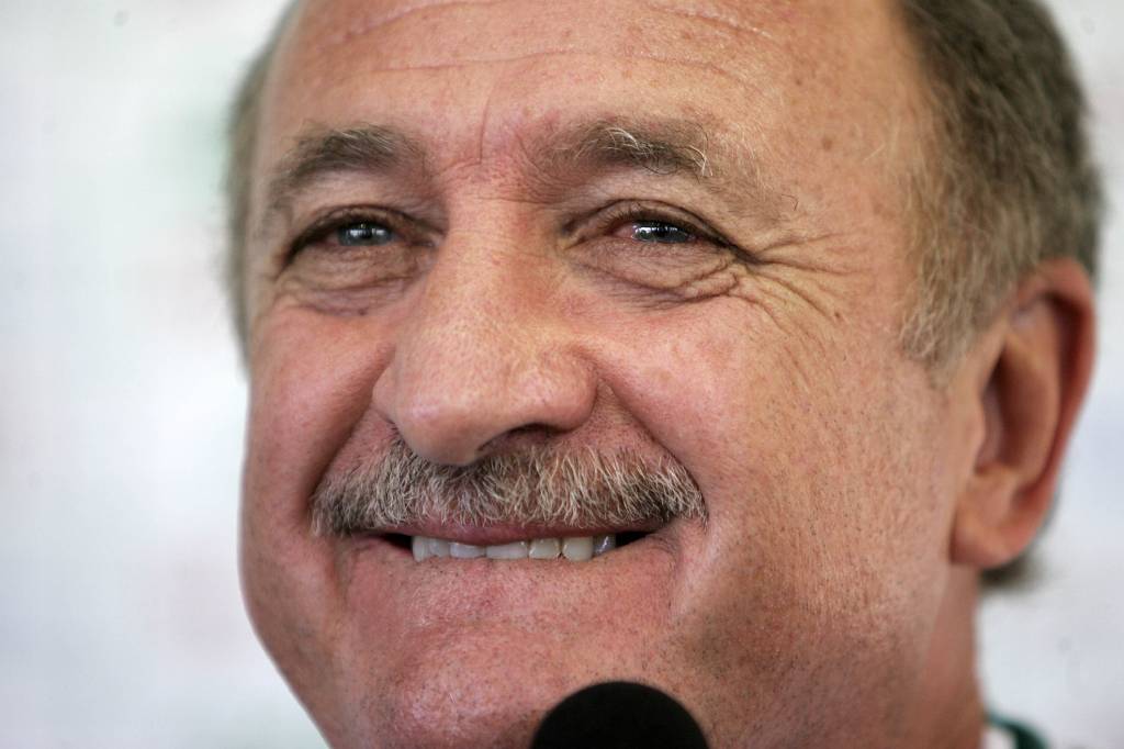 Felipão entra na briga pelo troféu (com o apoio de Parreira e Murtosa) e Aldo Rebelo planeja a criação da Bolabrás