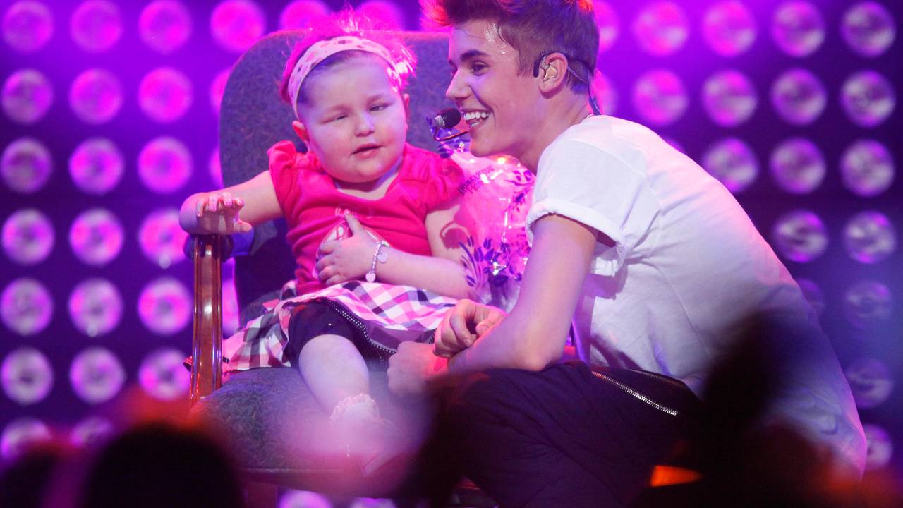 Justin Bieber: All Around the World - Season 2012