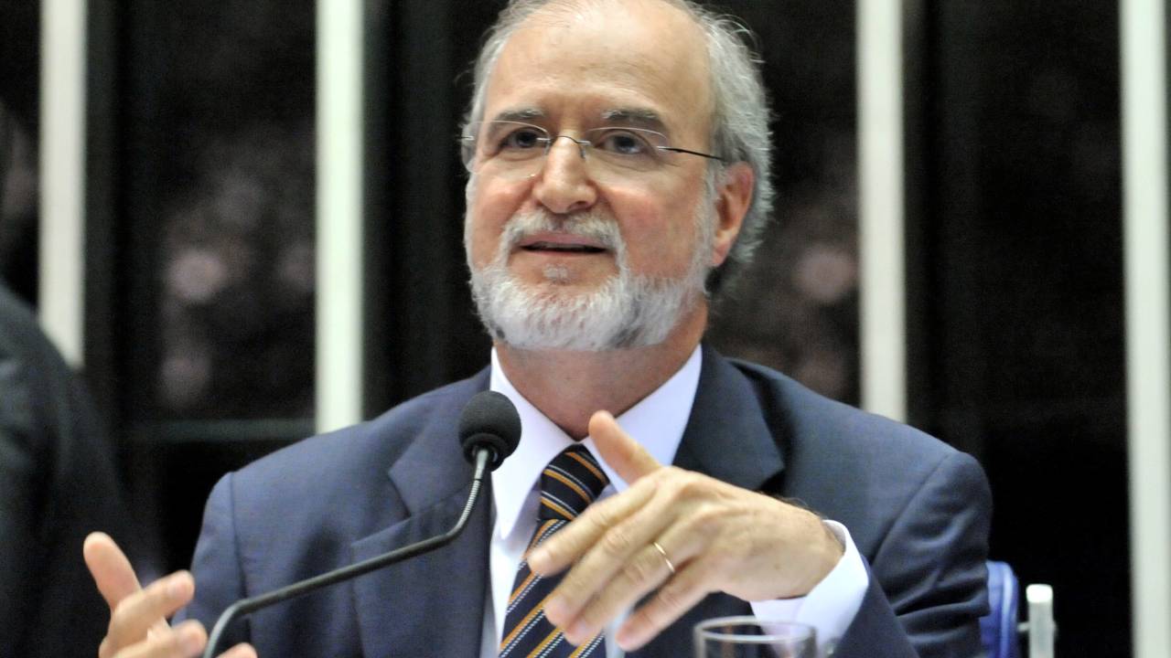 Eduardo Azeredo (PSDB) – TJ-MG determina prisão