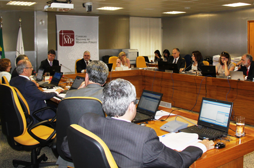 Absolvido na Justiça, procurador pode perder o cargo