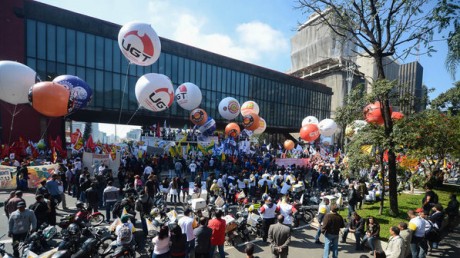 greve-geral-sindicatos-paulista20120101-0033-size-598