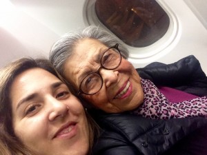 N&oacute;s duas no avi&atilde;o rumo &agrave; Fran&ccedil;a