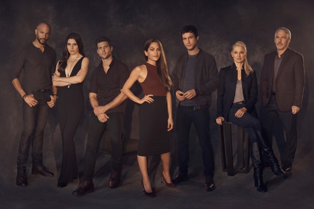 (E-D) Stephen Bishop, Marianne Rendon, Patrick Young, Inbar Lavi, Rob Heaps, Katherine LaNasa e Brian Benben . (Foto: Kurt Iswarienko/Bravo)