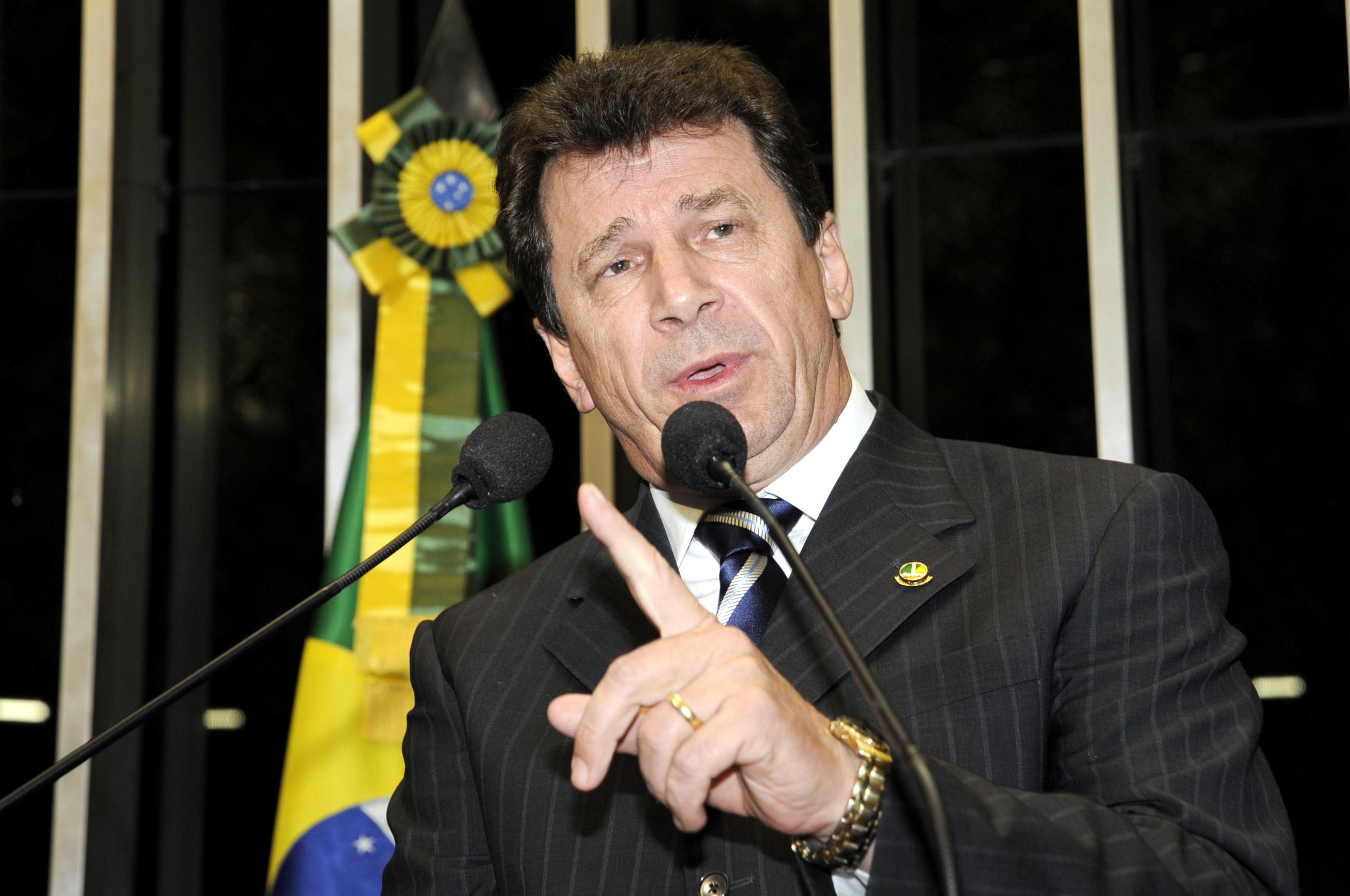 Ivo Cassol compara Papuda à Casa do Espanto, Reditario quer ser suplente do filho no HSV e Eduardo Paes promete contratar Black Blocs para garantir o troféu