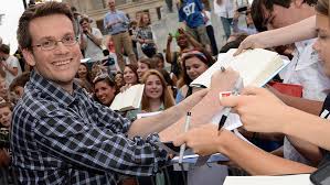 A Intrínseca avança