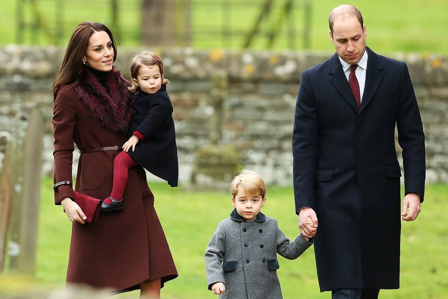 O príncipe William e a duquesa de Cambridge Kate Middleton levaram os filhos, Charlotte e George, à cerimônia de Natal na igreja de St Mark, em Englefield, na Inglaterra - 25/12/2016