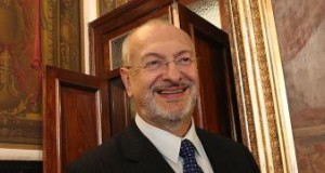 Nalini: mudan&ccedil;a no gabinete