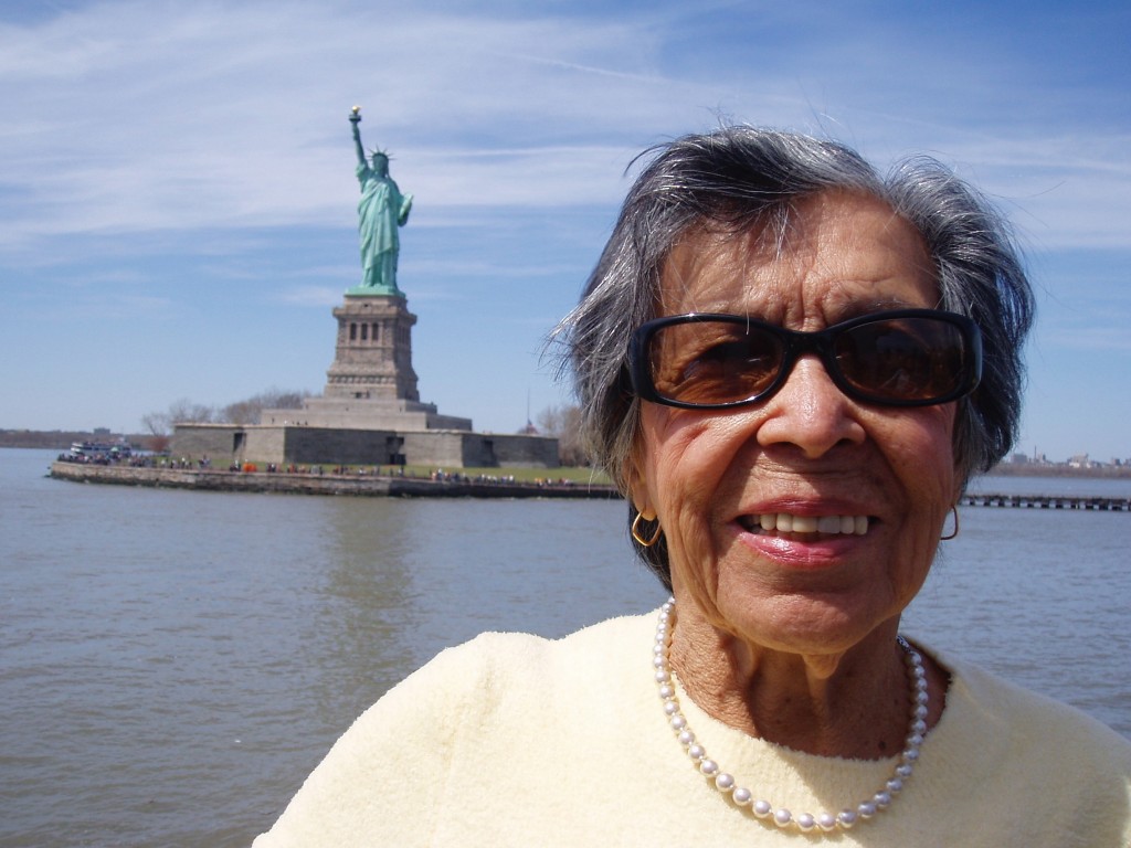 Com a est&aacute;tua da Liberdade, em NY