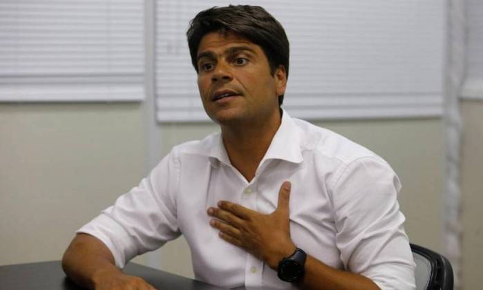 Campanha de Pedro Paulo atrasa pagamentos e causa apreensão