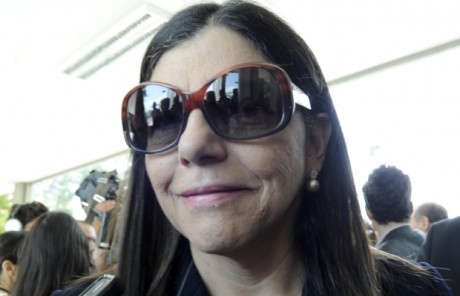 Na TV, Roseana Sarney esconde aquilo que a vincula a seu pai