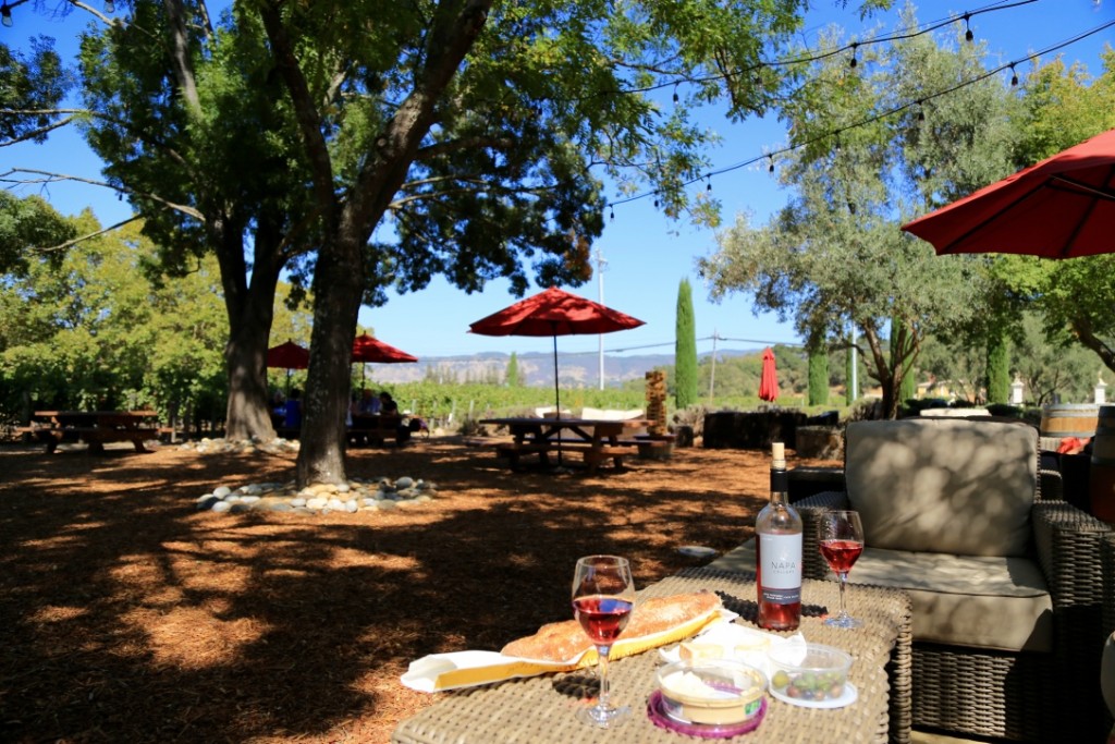 Picnic na Napa Cellars regado a vinho ros&eacute;