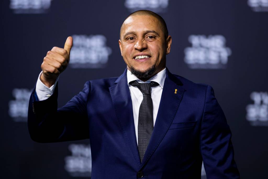 O ex-jogador Roberto Carlos chega para o&nbsp;Pr&ecirc;mio de Melhor do Mundo da Fifa, na Su&iacute;&ccedil;a