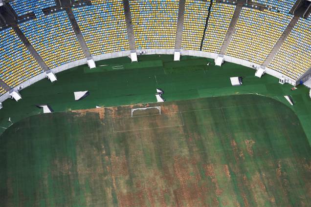 Vista aérea do Estádio do Maracanã mostra falta de assentos e a grama com buracos - 12/01/2017 Vista aérea do Estádio do Maracanã mostra falta de assentos e a grama com buracos - 12/01/2017
