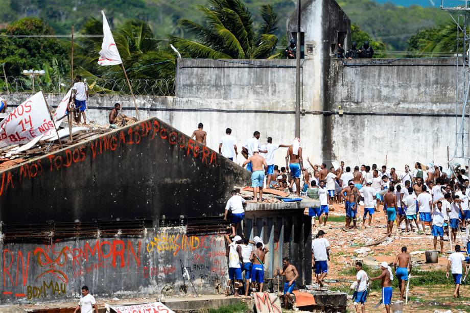 Tropa de Choque entra na Penitenciária Estadual de Alcaçuz, na cidade de Nísia Floresta (RN) - 18/01/2017